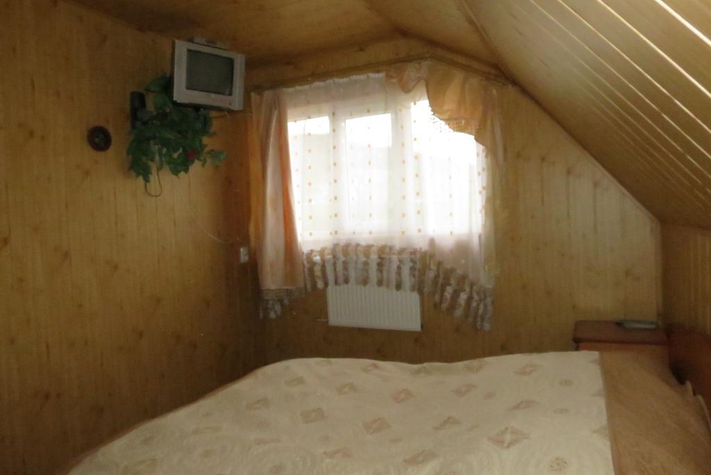 Bilyy Kamin Guest House Tatariv Habitación foto