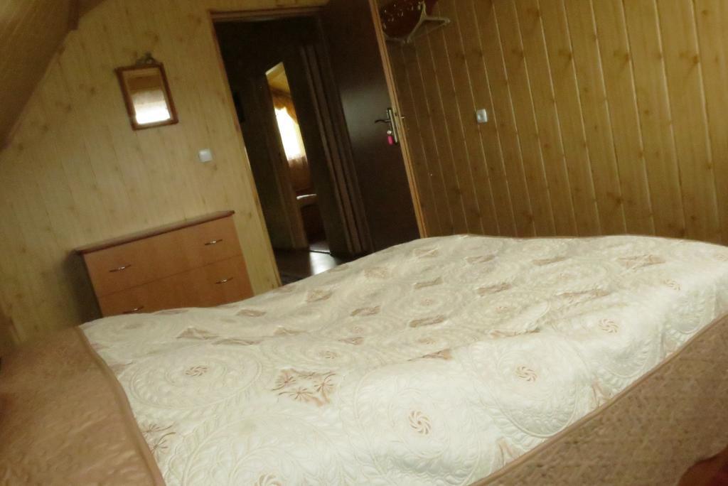 Bilyy Kamin Guest House Tatariv Habitación foto